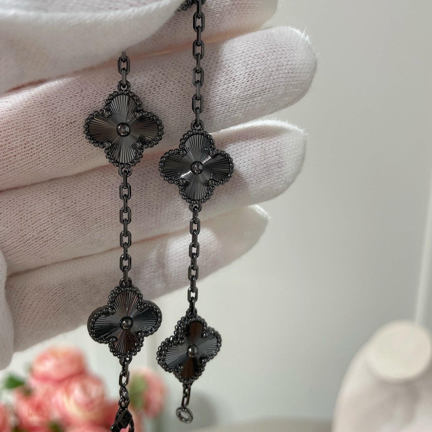 [Regalia jewelry]CLOVER 5 MOTIF BLACK BRACELET