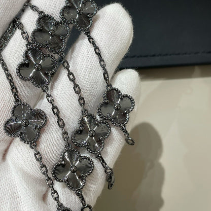 [Regalia jewelry]CLOVER 5 MOTIF BLACK BRACELET