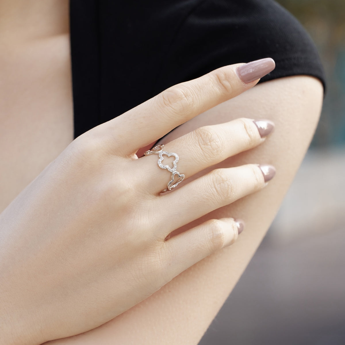 [Regalia jewelry]Hollow Design Four-Leaf Clover Flower Shape Ring