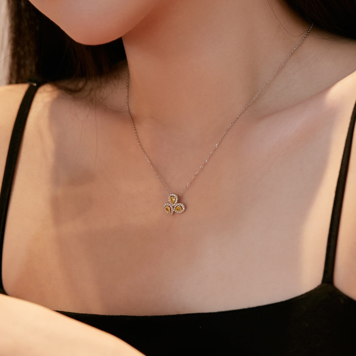 [Regalia jewelry]Elegant Flower Shape Pear Cut Necklace