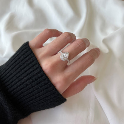[Regalia jewelry]1.0 Carat Luxurious Resplendent Water Drop Shape Wedding Ring