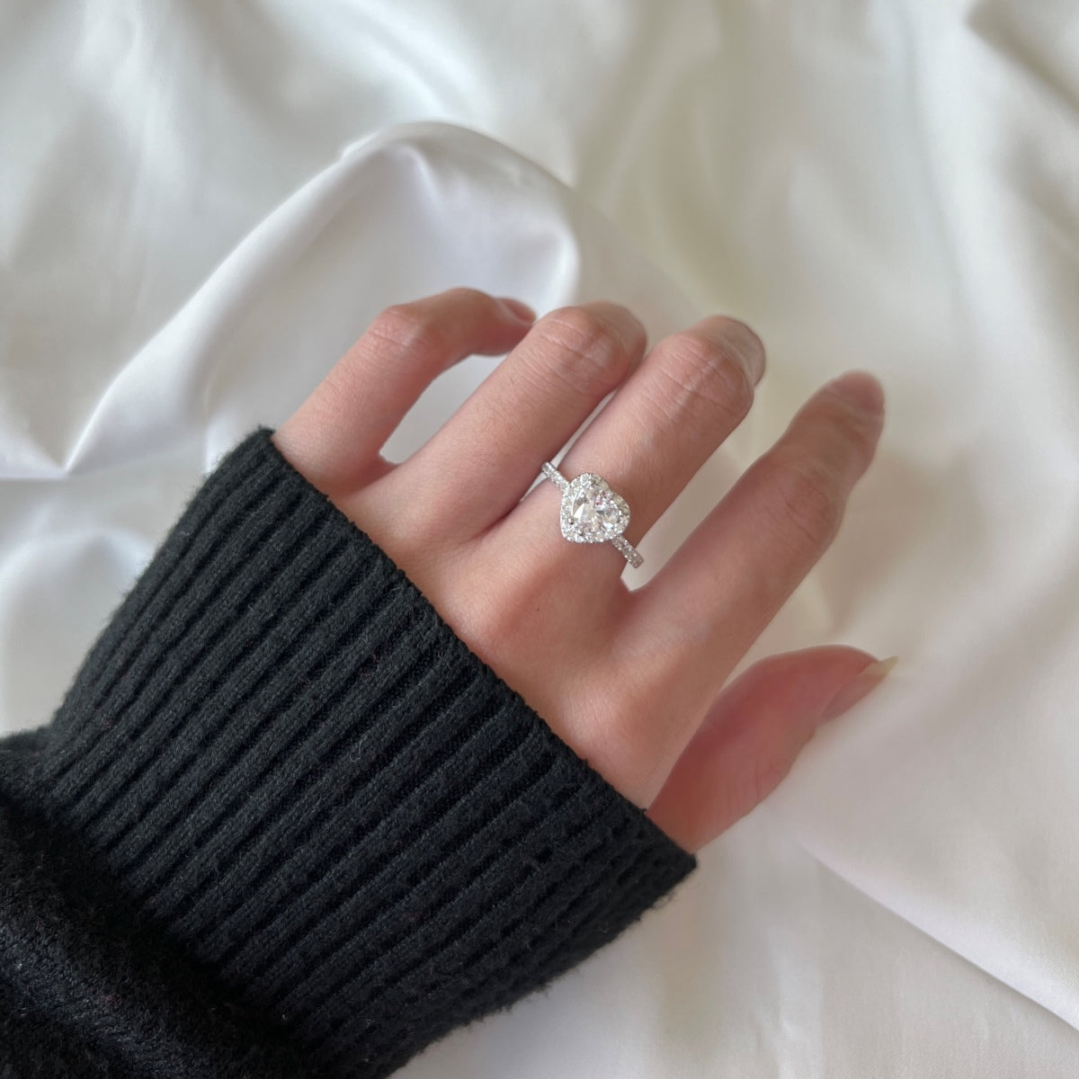 [Regalia jewelry]Eternity Splashy Romantic Heart Shape Lover Ring