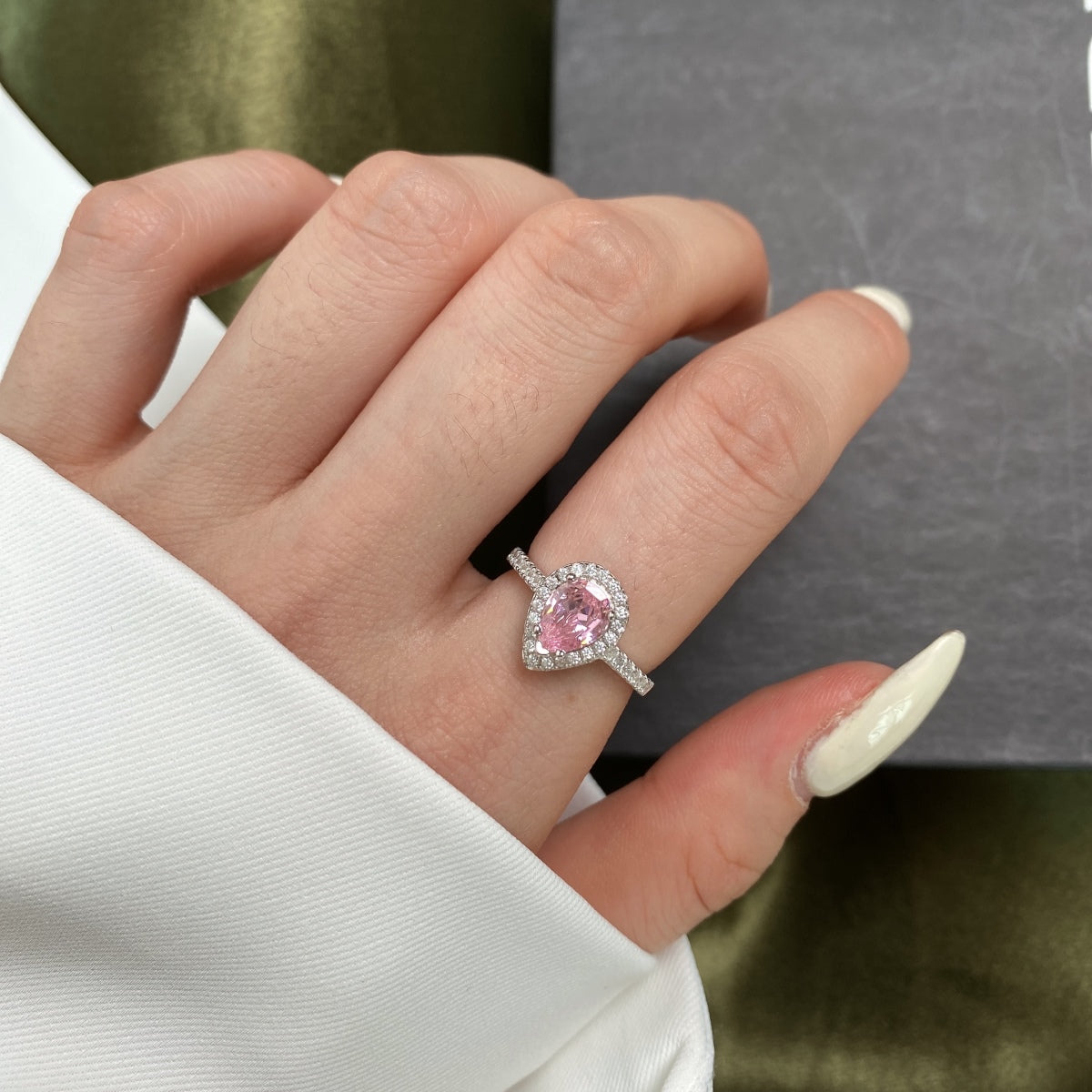[Regalia jewelry]1.0 Carat Luxurious Resplendent Water Drop Shape Wedding Ring