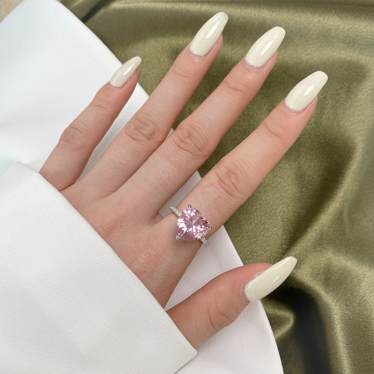 [Regalia jewelry]6.0 Carat Luxurious Sparkling Romantic Heart Cut Lover Ring