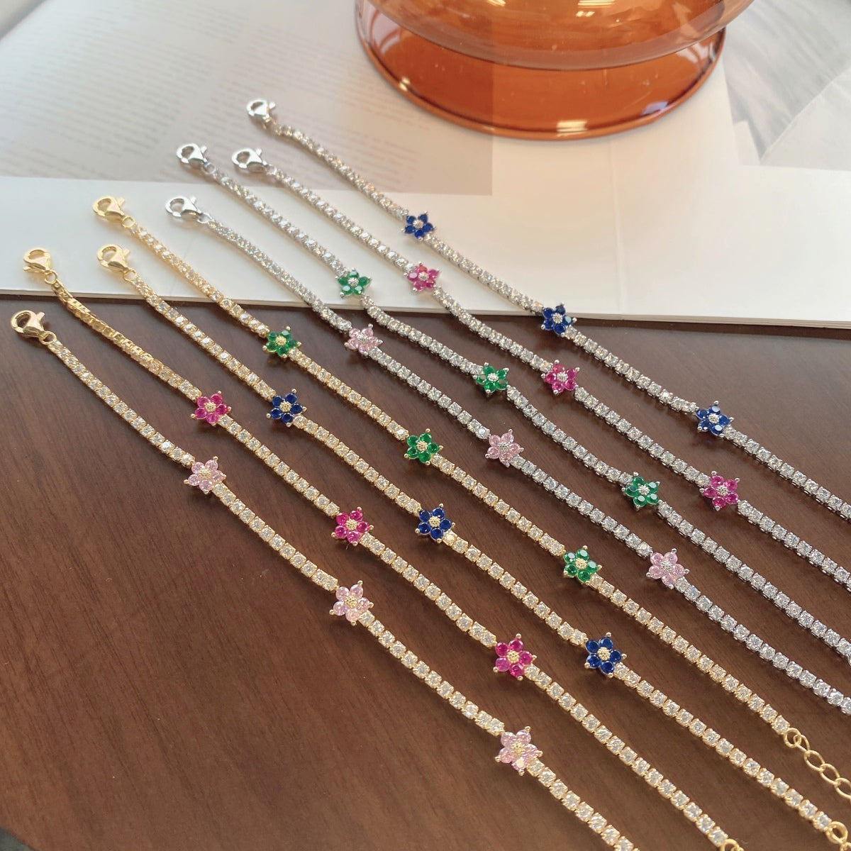[Regalia jewelry]Sparkling Flower Shape Tennis Bracelet