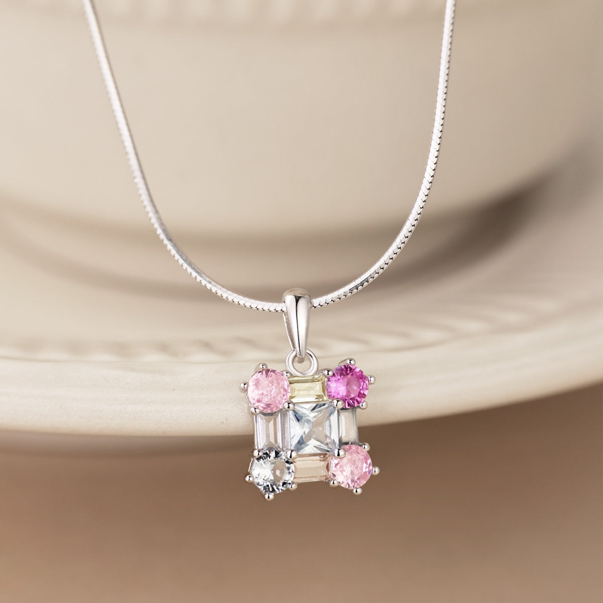 [Regalia jewelry]Gorgeous Multi Colorful Necklace