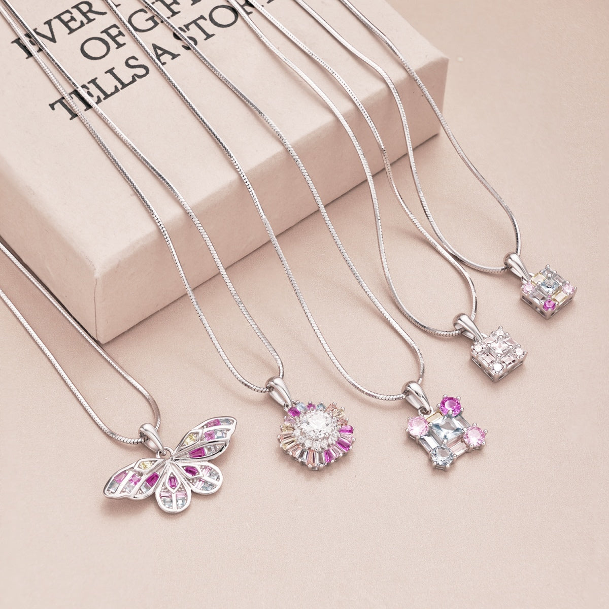 [Regalia jewelry]Gorgeous Multi Colorful Necklace