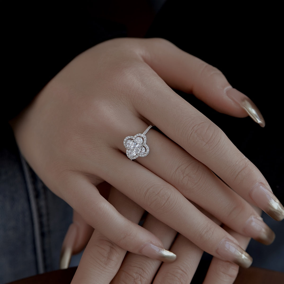 [Regalia jewelry]Luxurious Eternity Flower Shape Banquet Ring