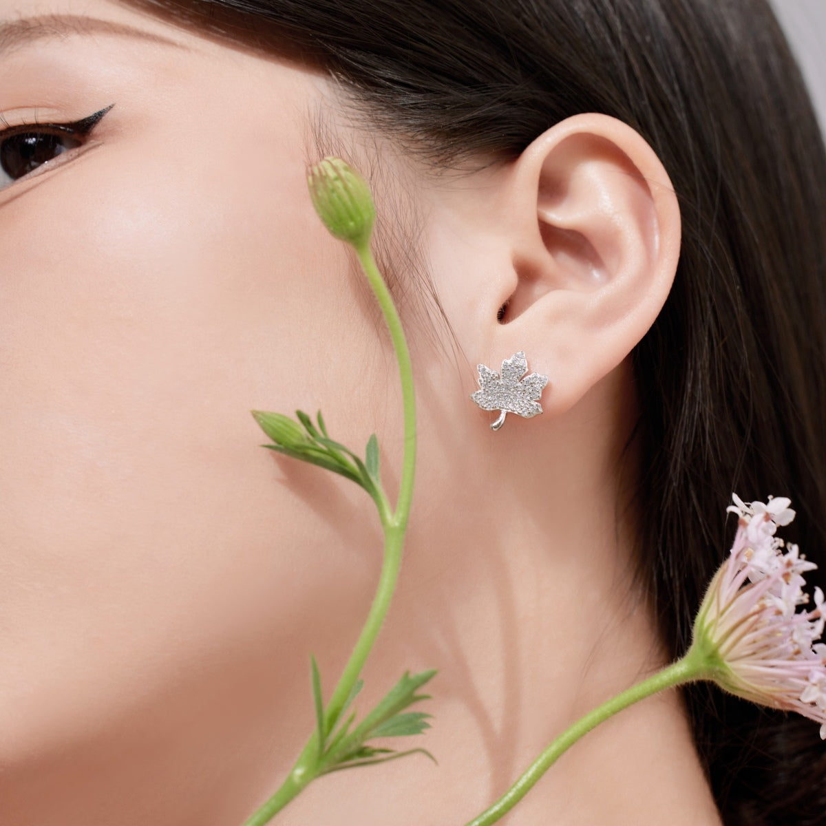 [Regalia jewelry]Exquisite Maple Leaf Design Earrings