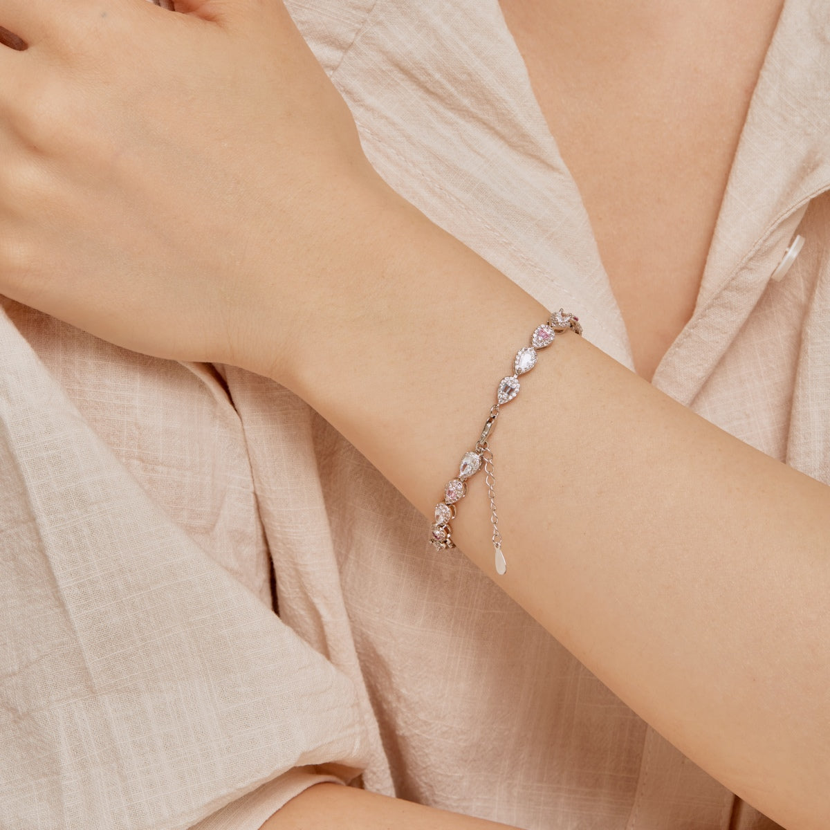 [Regalia jewelry]0.25 Carat Radiant Water Drop Shape Daily Bracelet