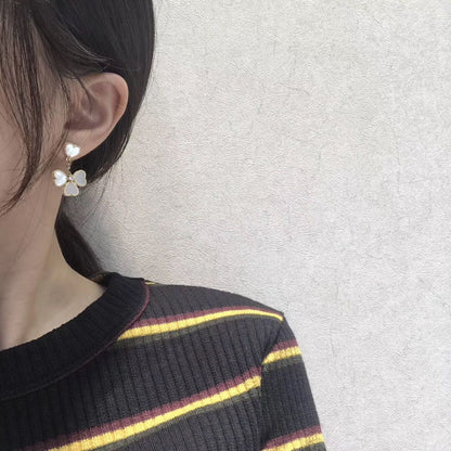 [Regalia jewelry]CLOVER SWEET WHITE MOP EARRINGS
