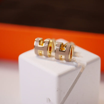 [Regalia jewelry]MINI POP H GOLD EARRINGS GREY