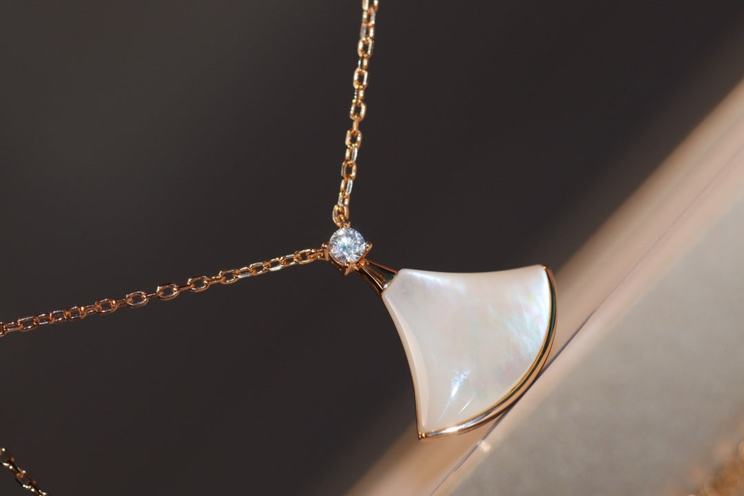 [Regalia jewelry]DREAM NECKLACE WHITE MOP PINK GOLD 1 DIAMOND