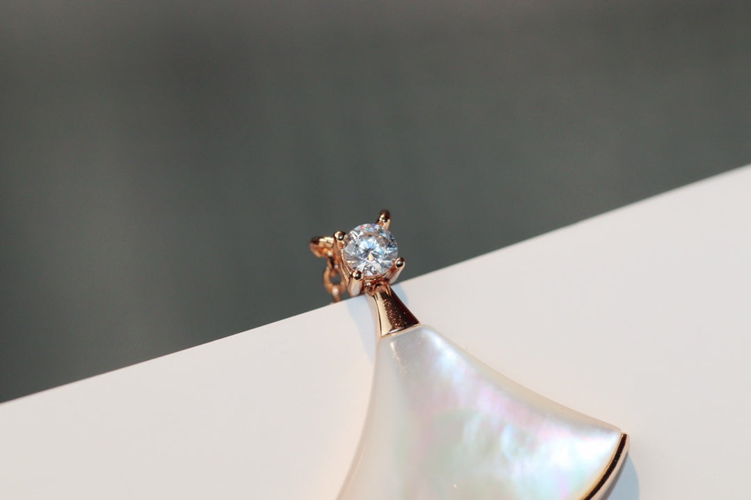 [Regalia jewelry]DREAM NECKLACE WHITE MOP PINK GOLD 1 DIAMOND