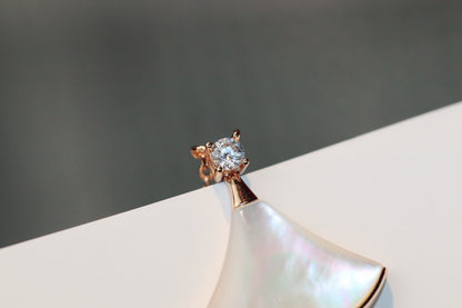 [Regalia jewelry]DREAM NECKLACE WHITE MOP PINK GOLD 1 DIAMOND