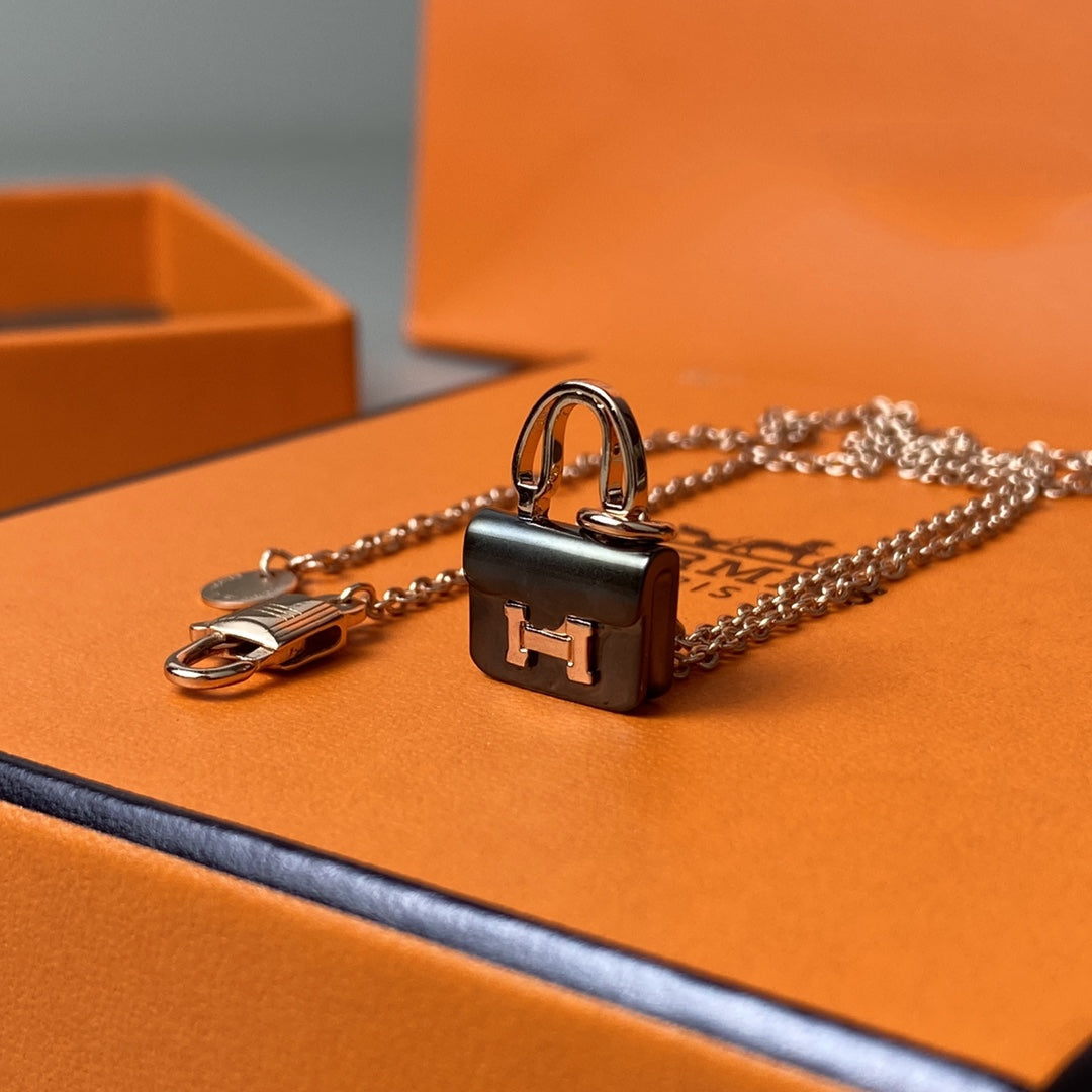 [Regalia jewelry]CONSTANCE BLACK PEDANT PINK GOLD NECKLACE