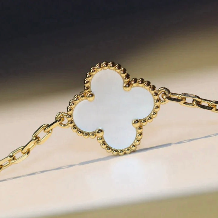 [Regalia jewelry]CLOVER 20 MOTIFS WHITE MOP NECKLACE