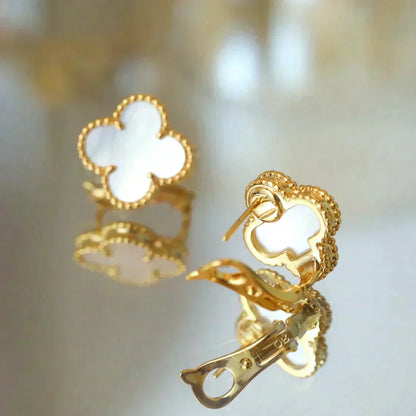[Regalia jewelry]CLOVER MEDIUM 1 MOTIFS  WHITE MOP STUD EARRINGS
