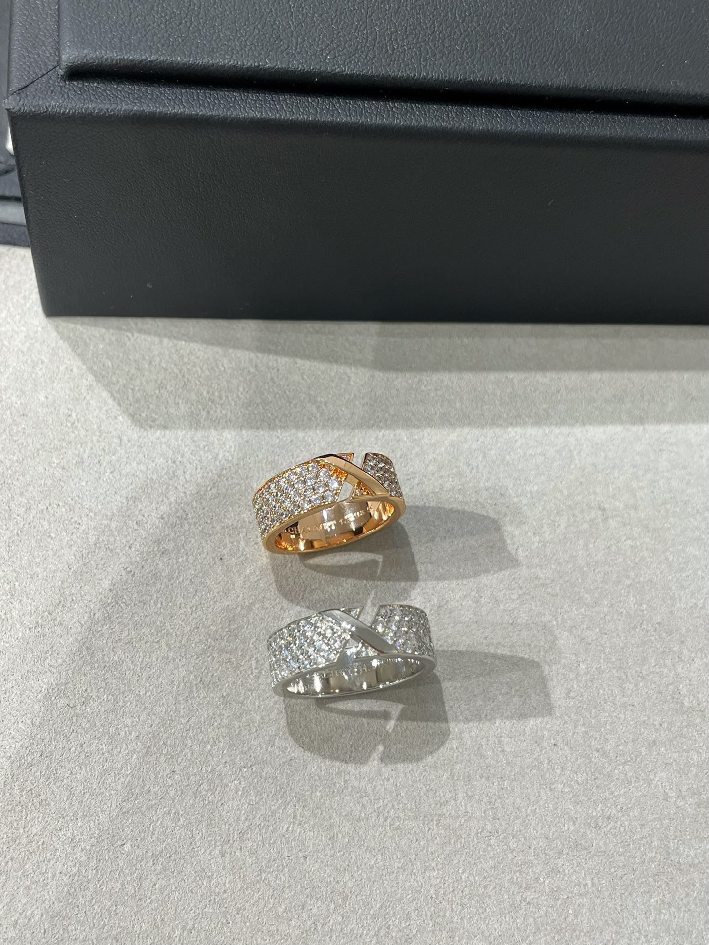 [Regalia jewelry]LIENS EVIDENCE  DIAMOND PAVED RING