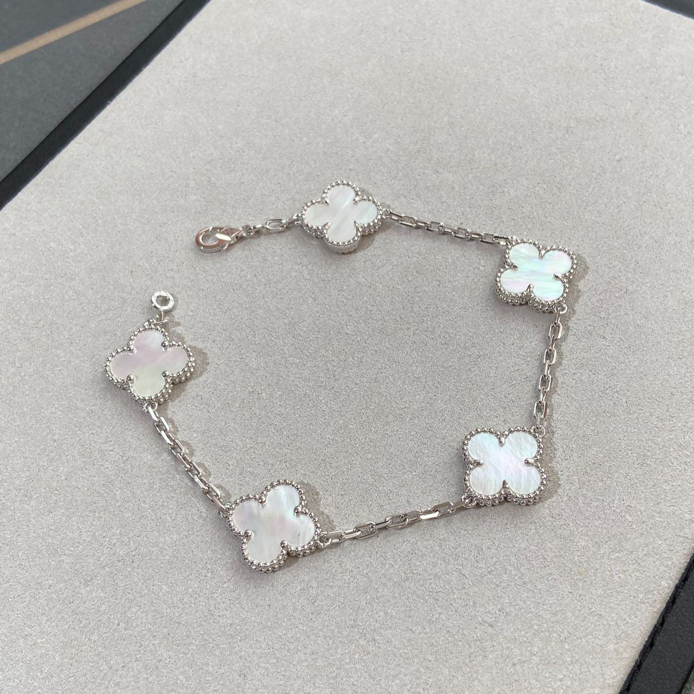 [Regalia jewelry]CLOVER SILVER MOP 5 MOTIF BRACELET