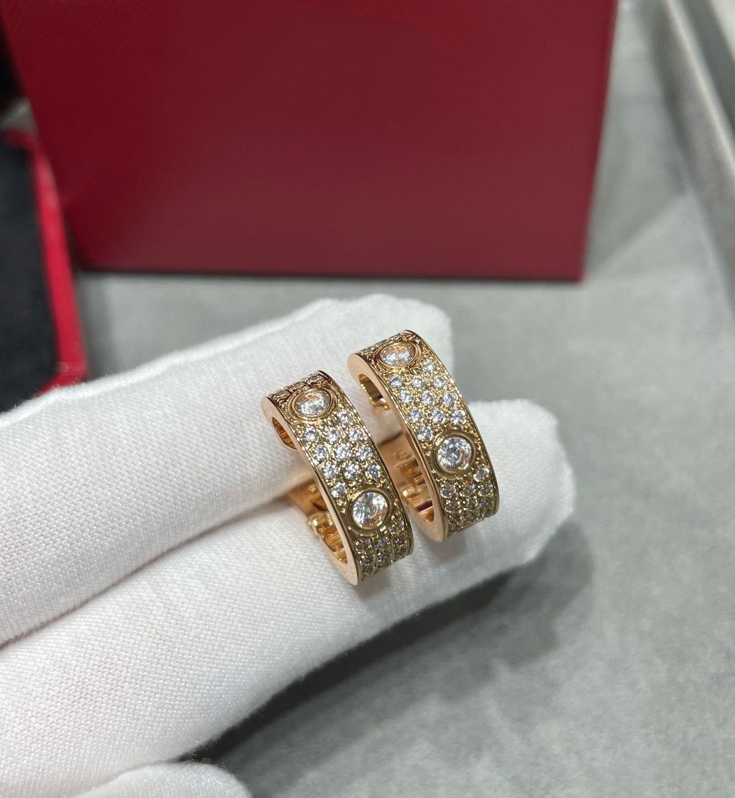 [Regalia jewelry]LOVE 5.5MM DIAMOND PAVED EARRINGS
