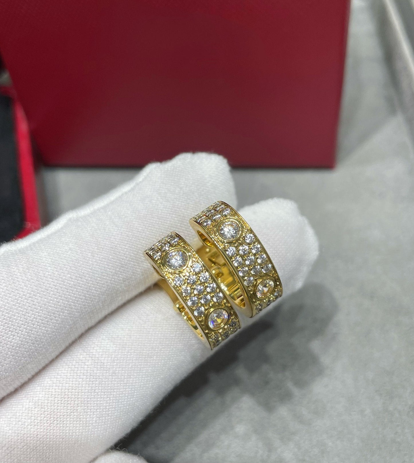 [Regalia jewelry]LOVE 5.5MM DIAMOND PAVED EARRINGS