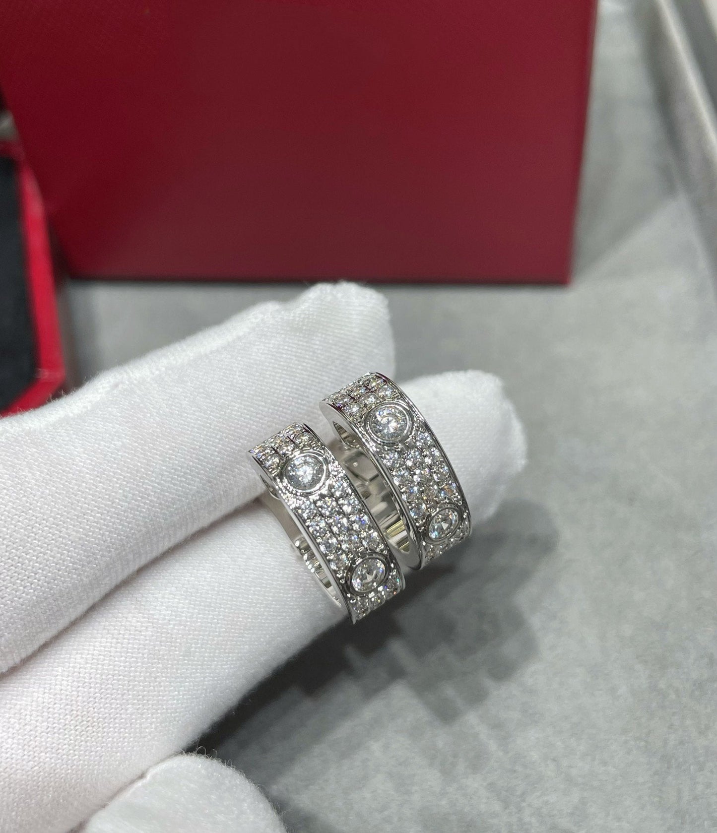 [Regalia jewelry]LOVE 5.5MM DIAMOND PAVED EARRINGS