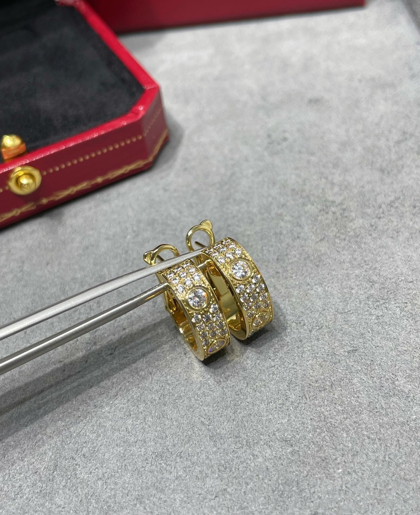 [Regalia jewelry]LOVE 5.5MM DIAMOND PAVED EARRINGS