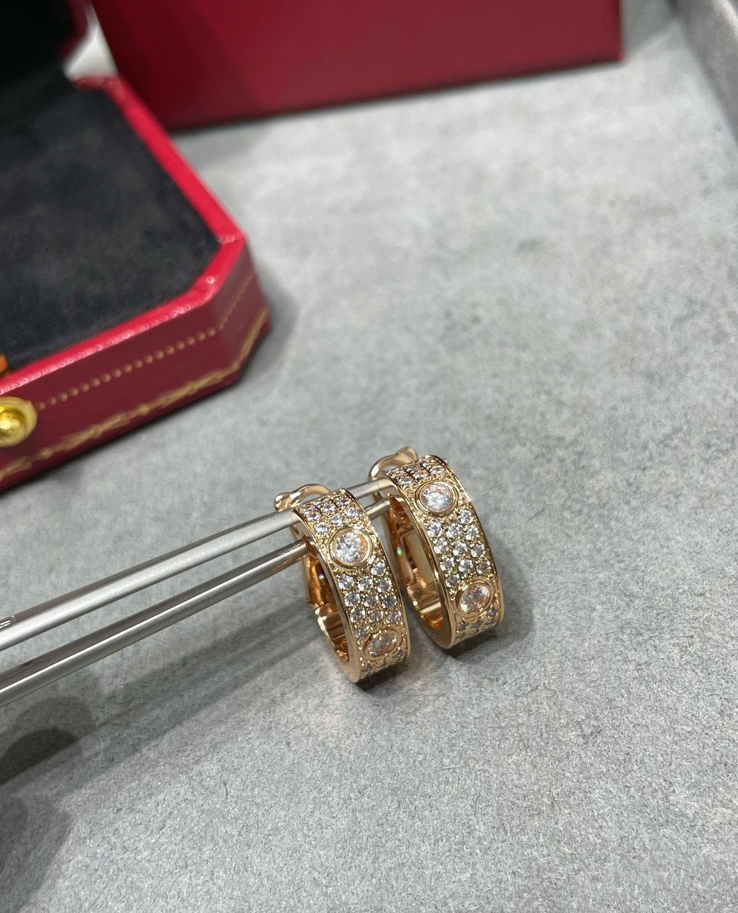 [Regalia jewelry]LOVE 5.5MM DIAMOND PAVED EARRINGS