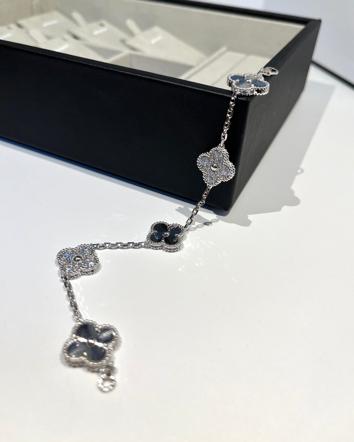 [Regalia jewelry]CLOVER 5 MOTIF SILVER DIAMOND BRACELET