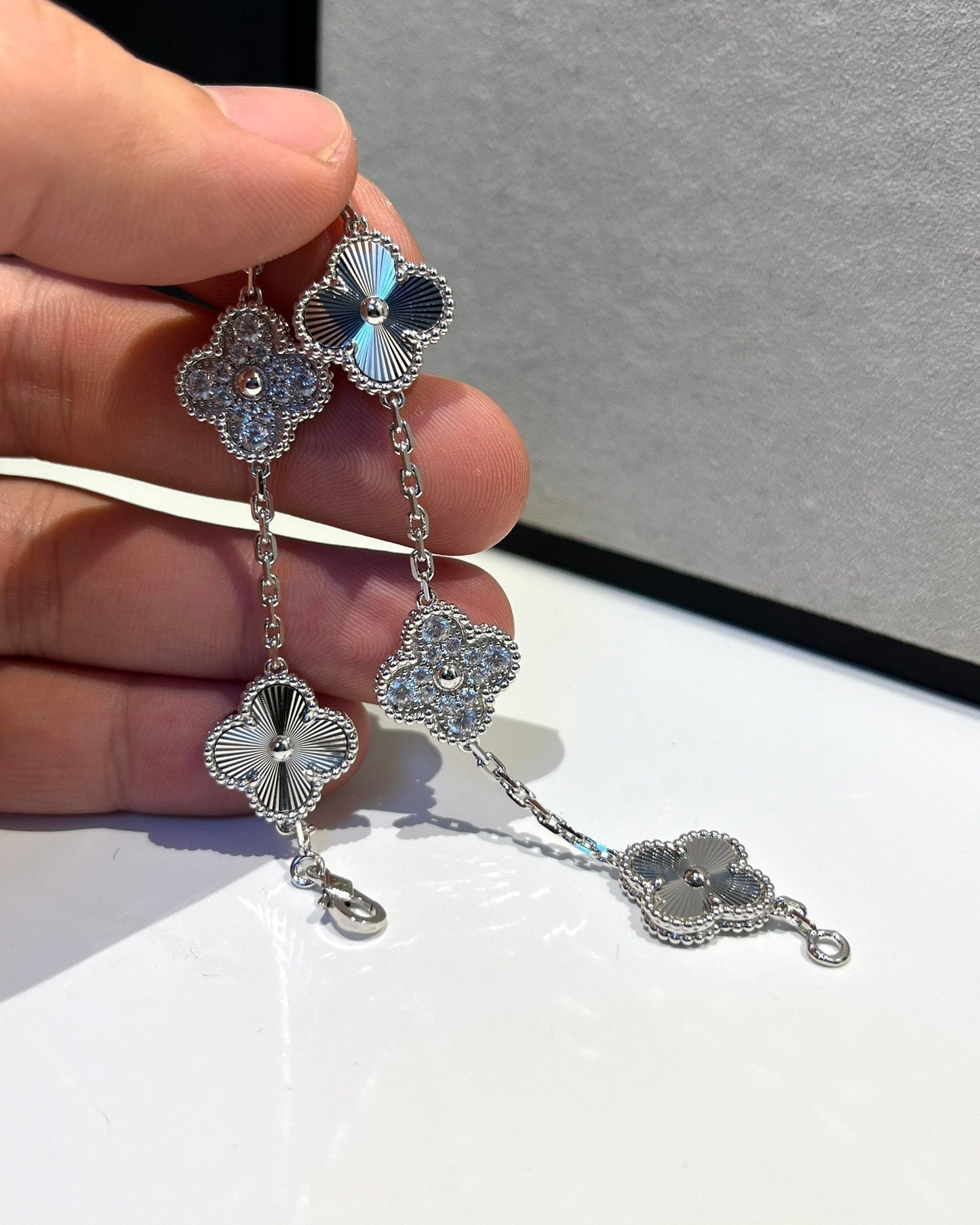[Regalia jewelry]CLOVER 5 MOTIF SILVER DIAMOND BRACELET