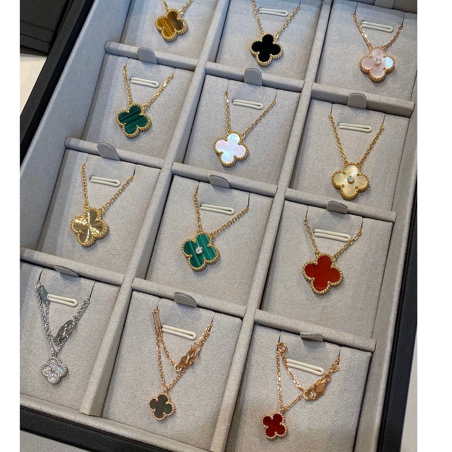 [Regalia jewelry]CLOVER 15MM LASER NECKLACE