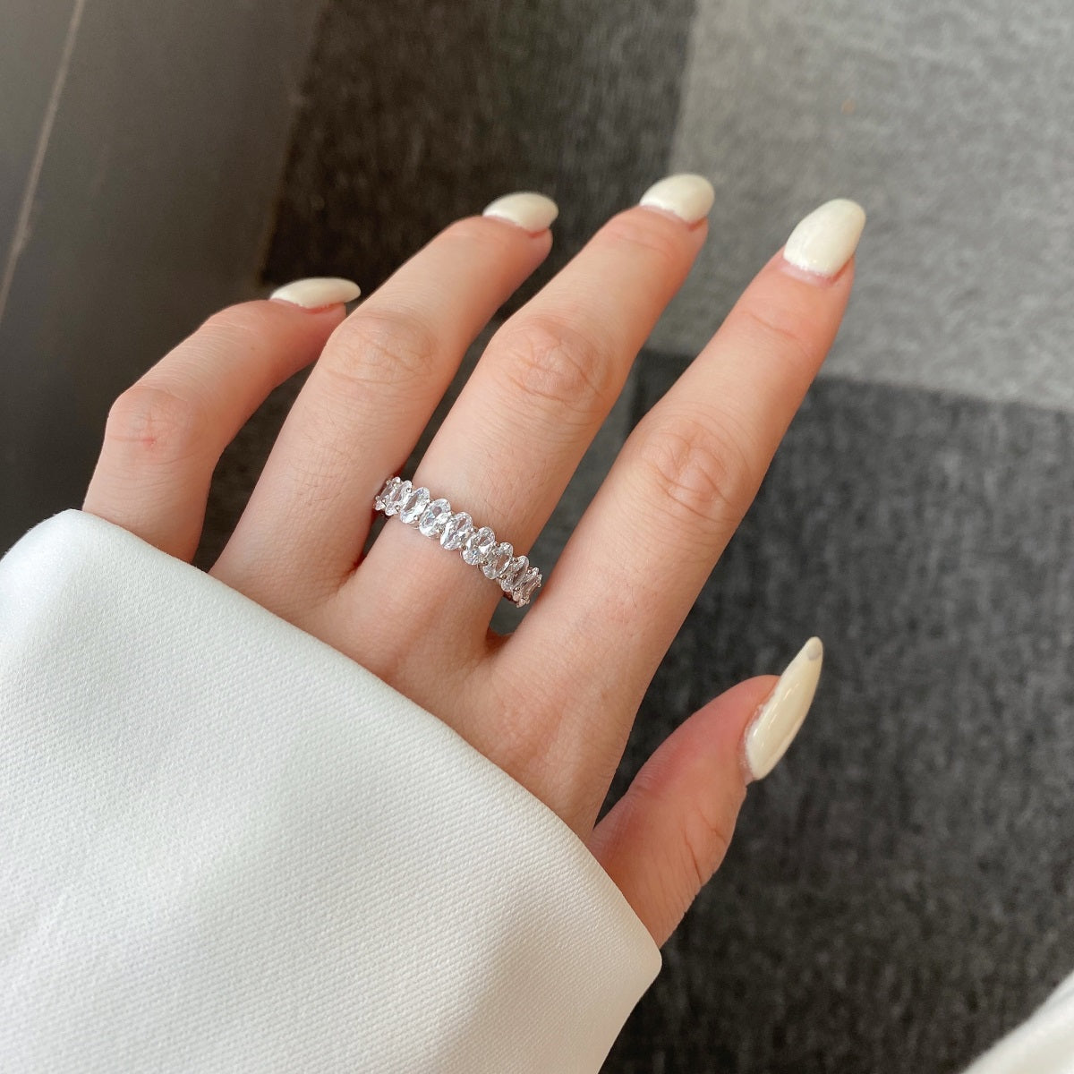 [Regalia jewelry]Ornate Oval Cut Tennis Ring