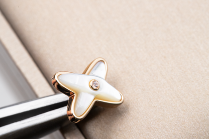 [Regalia jewelry]JEUX DE WHITE MOP ROSE GOLD DIAMOND EARRINGS