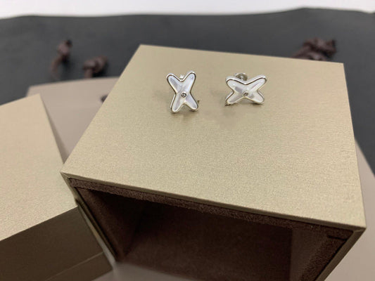 [Regalia jewelry]JEUX DE WHITE MOP SILVER DIAMOND EARRINGS