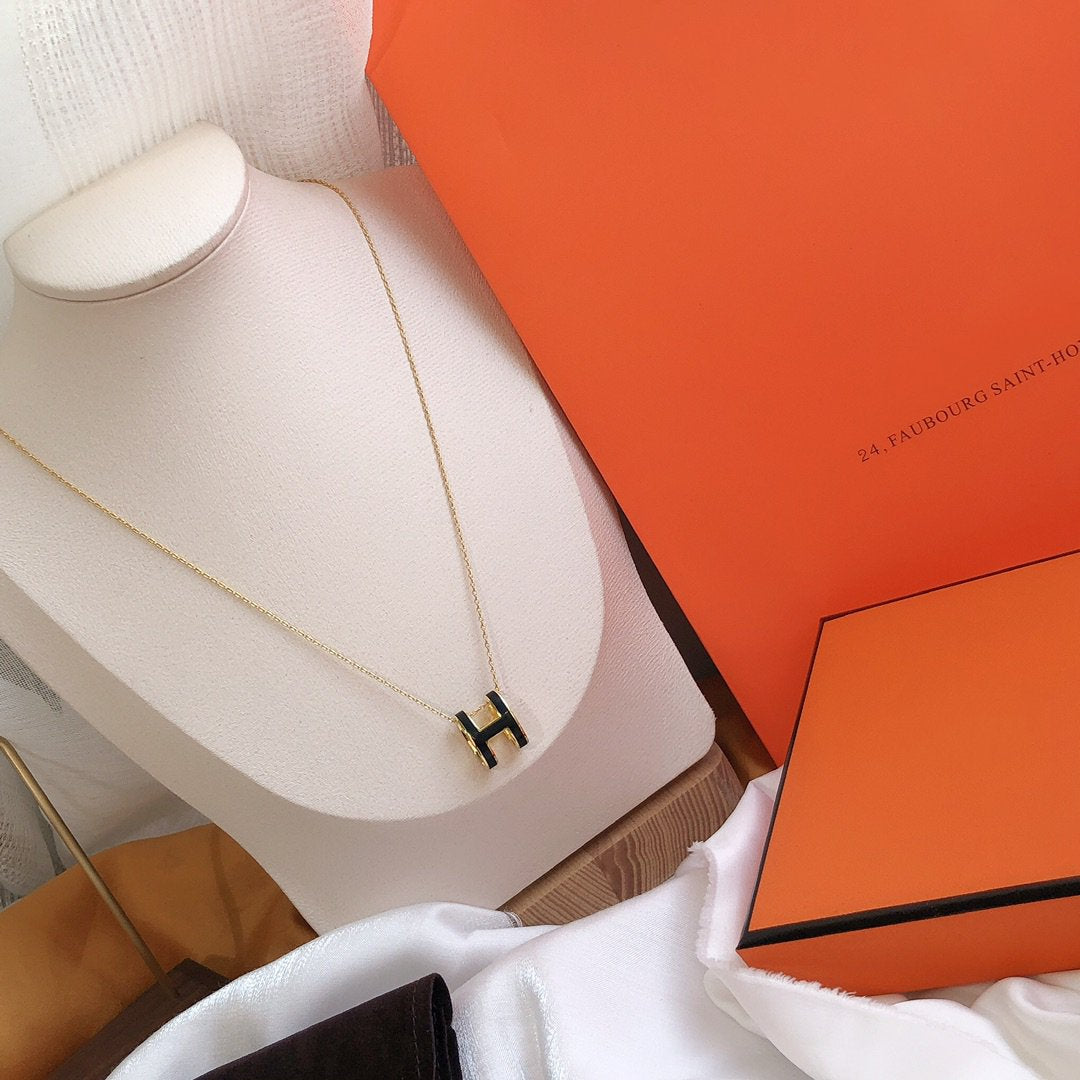 [Regalia jewelry]HM CLIC BLACK ENAMEL GOLD NECKLACE