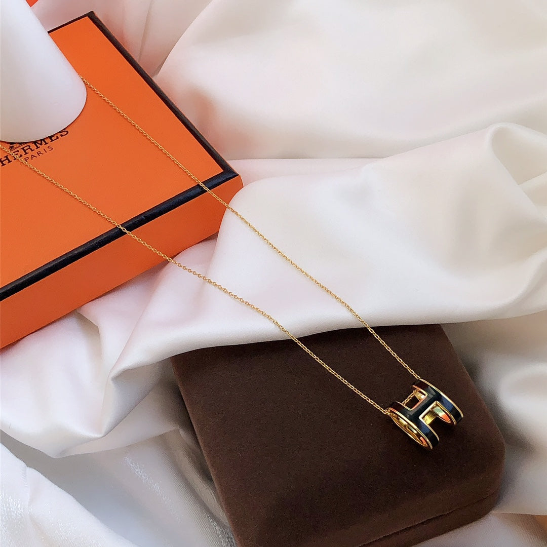 [Regalia jewelry]HM CLIC BLACK ENAMEL GOLD NECKLACE