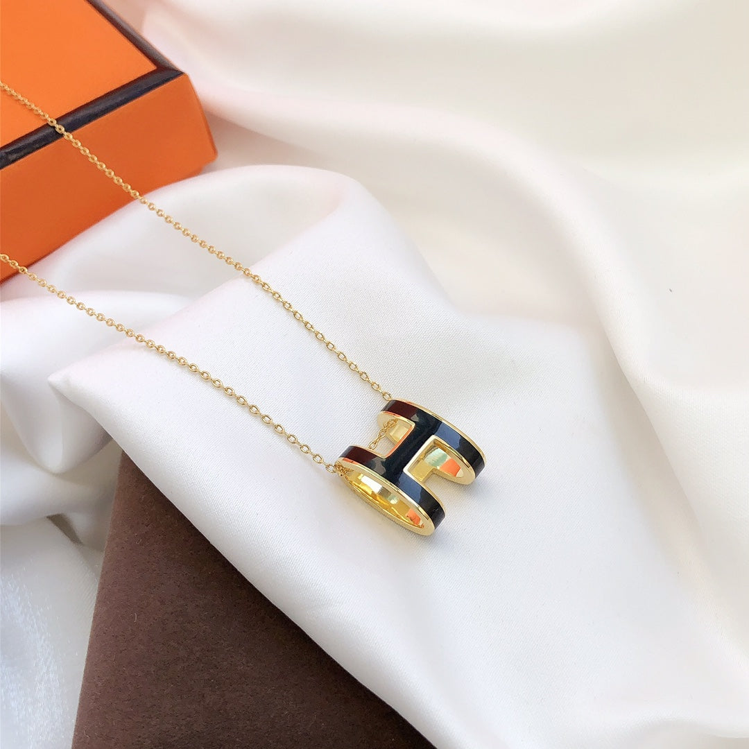 [Regalia jewelry]HM CLIC BLACK ENAMEL GOLD NECKLACE