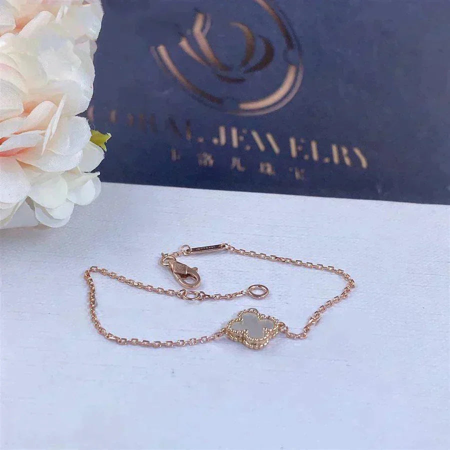 [Regalia jewelry]CLOVER WHITE MOP SINGLE FLOWER BRACELET