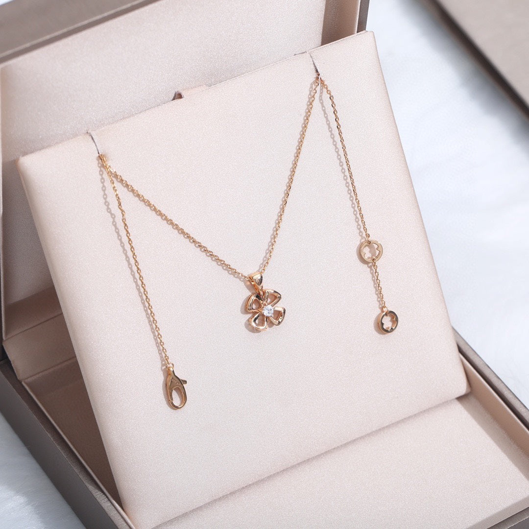 [Regalia jewelry]FIOREVER NECKLACE DIAMOND CENTER